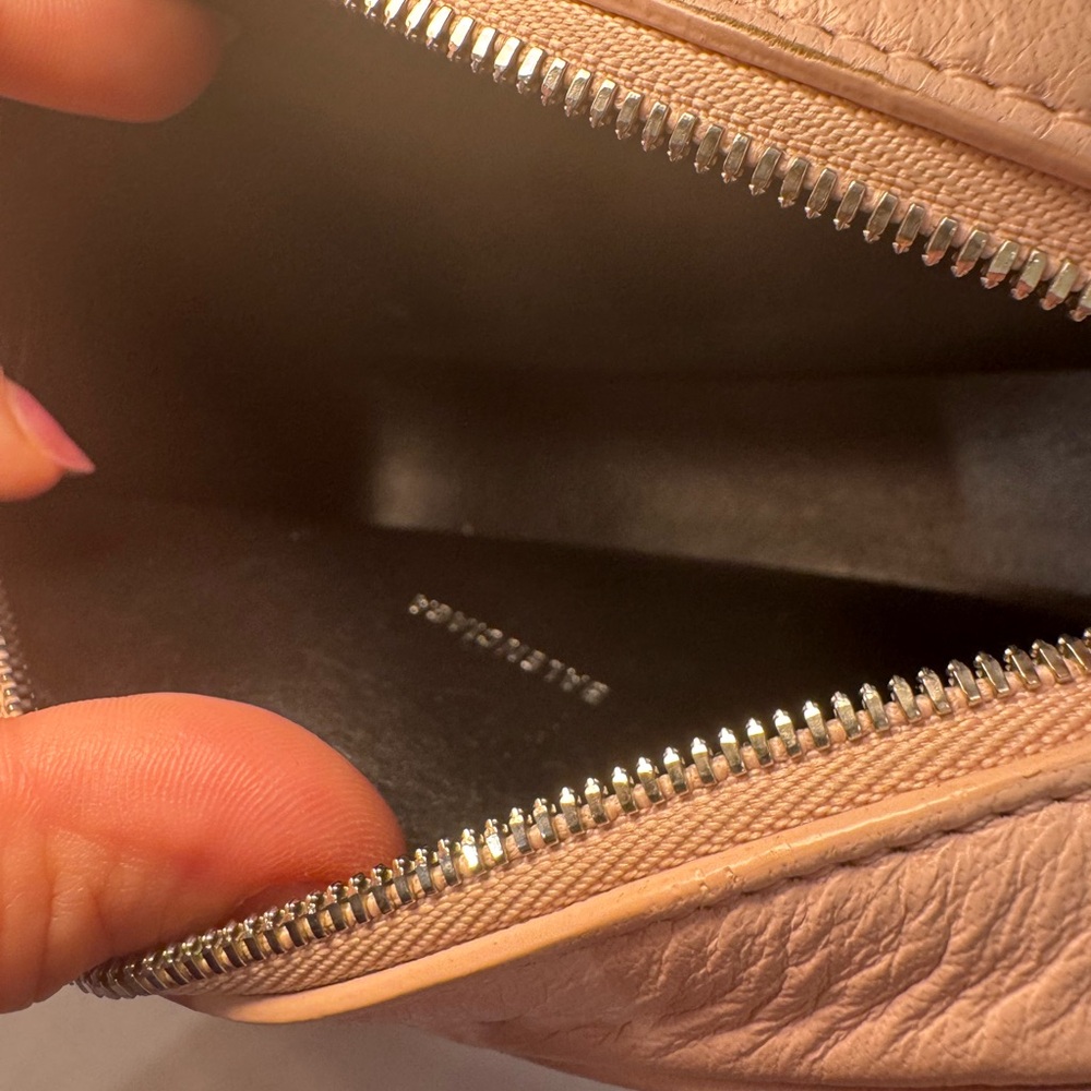 Balenciaga Pink Crossbody Bag with Minimalist Design - Picture 11 of 11